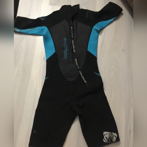 2 body glove wet suites - Picture 1 of 4